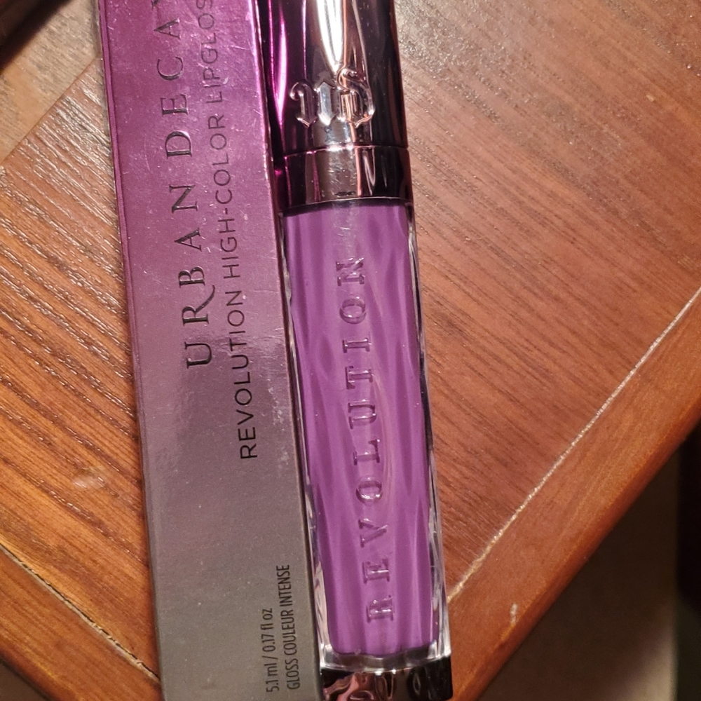 Urban Decay Revolution Lipgloss "Bittersweet"